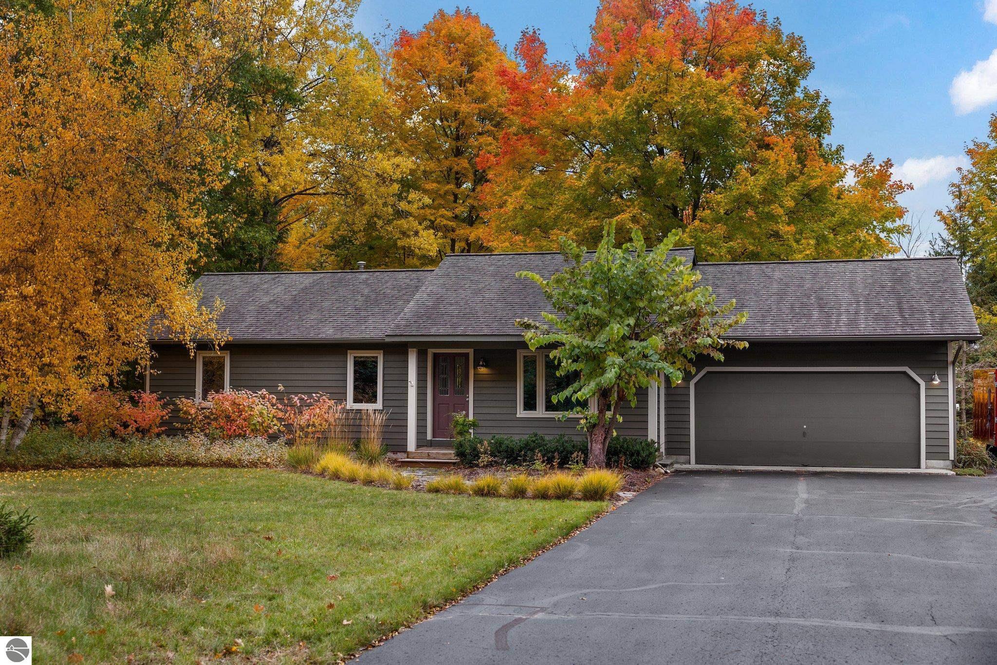 9917 Crescent Shores Road