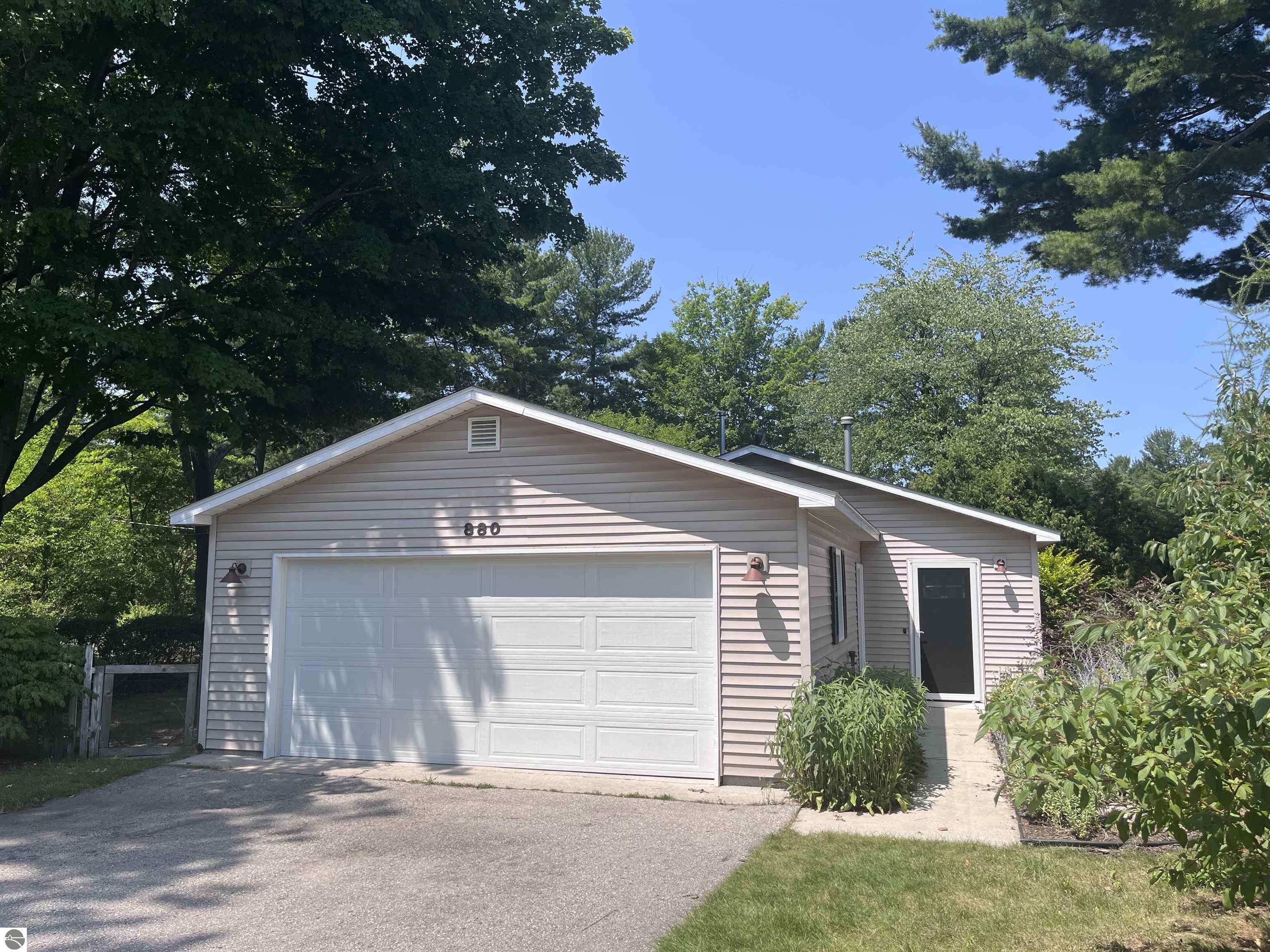 880 Pine Grove Avenue