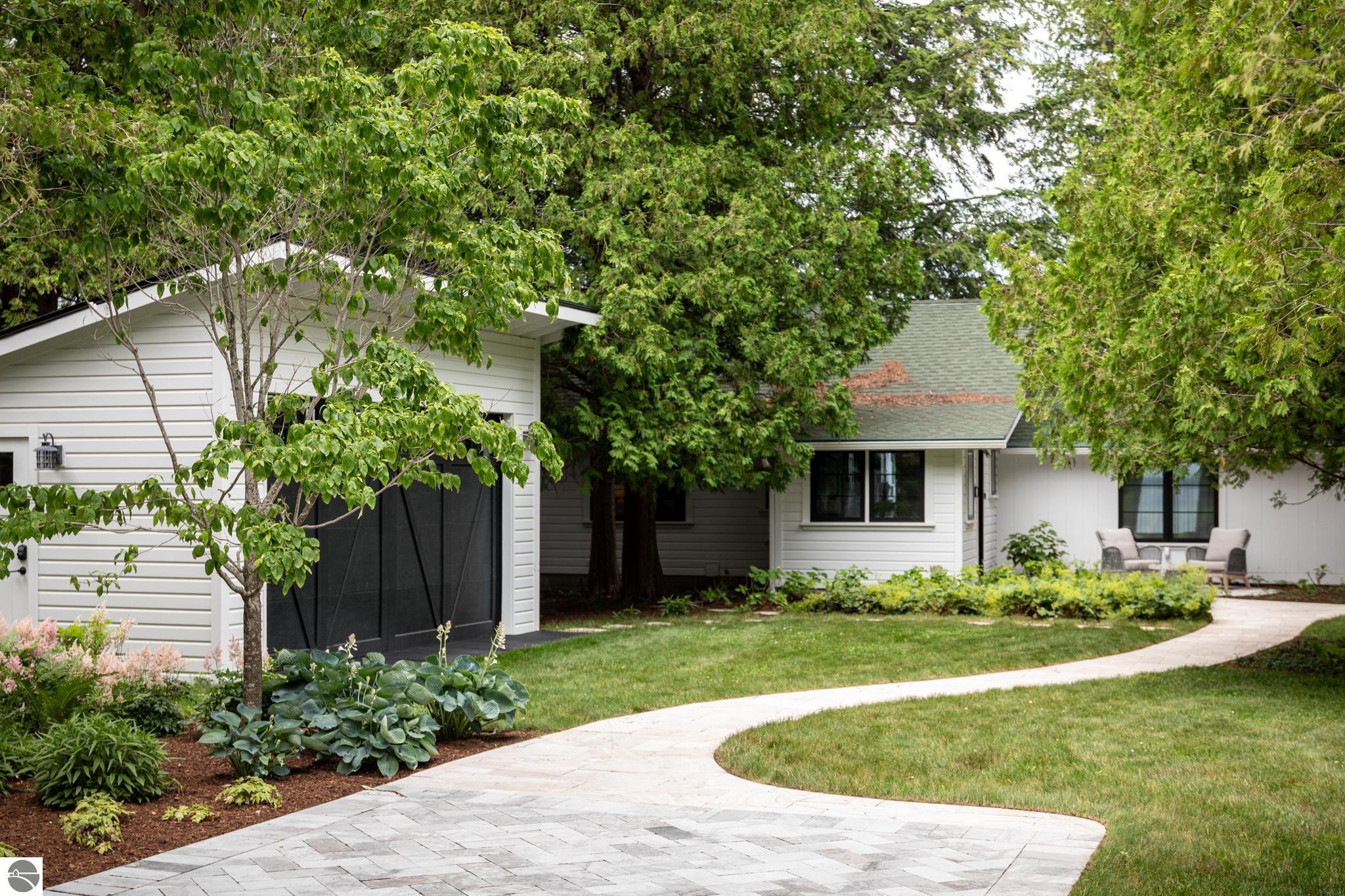 4902 W Whispering Pines Lane