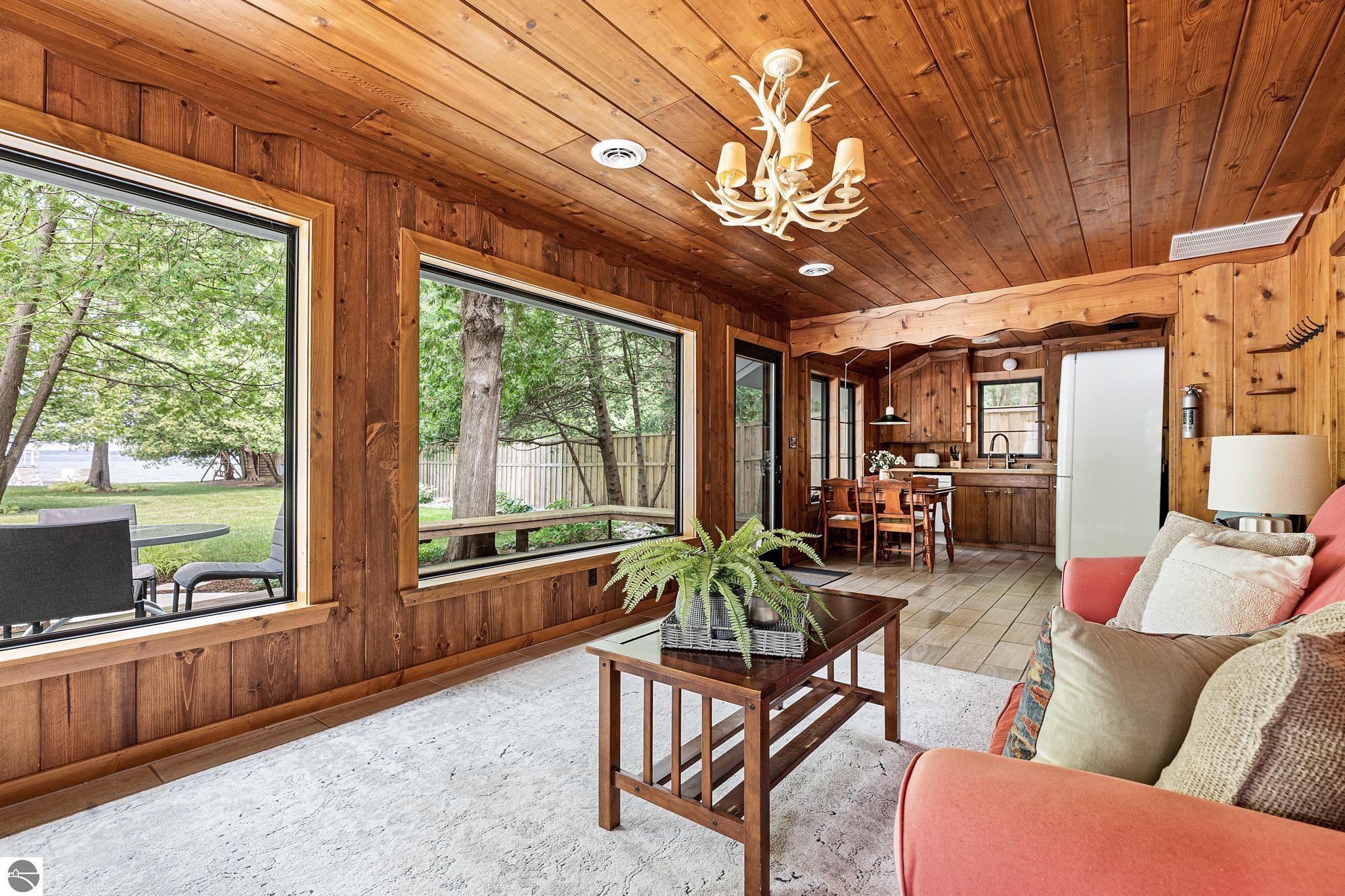 4902 W Whispering Pines Lane