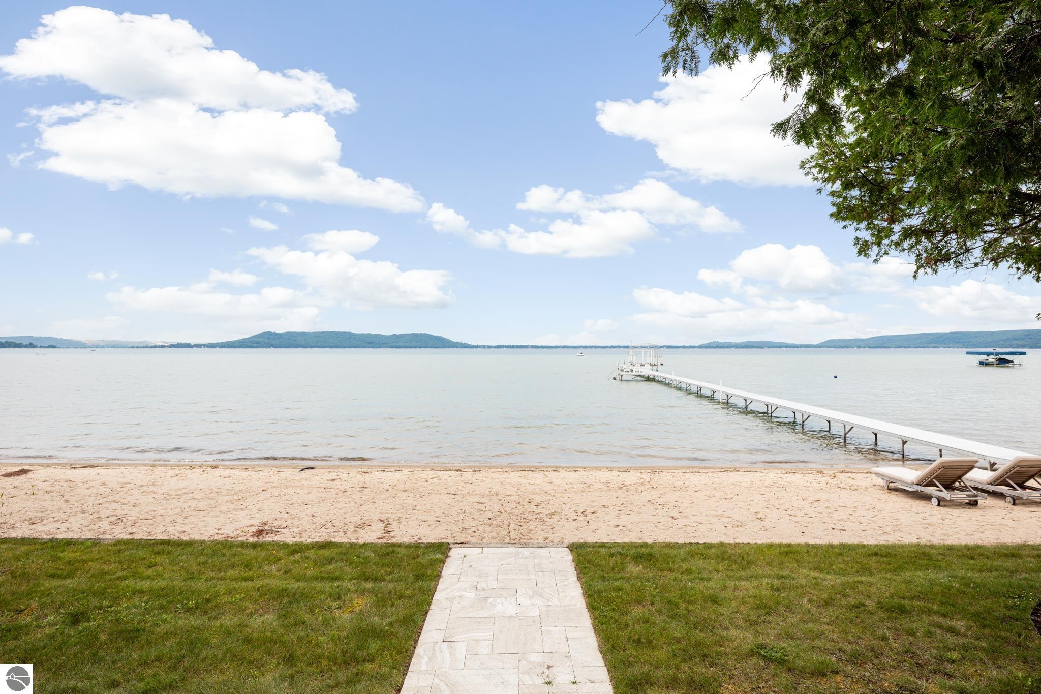 4902 W Whispering Pines Lane