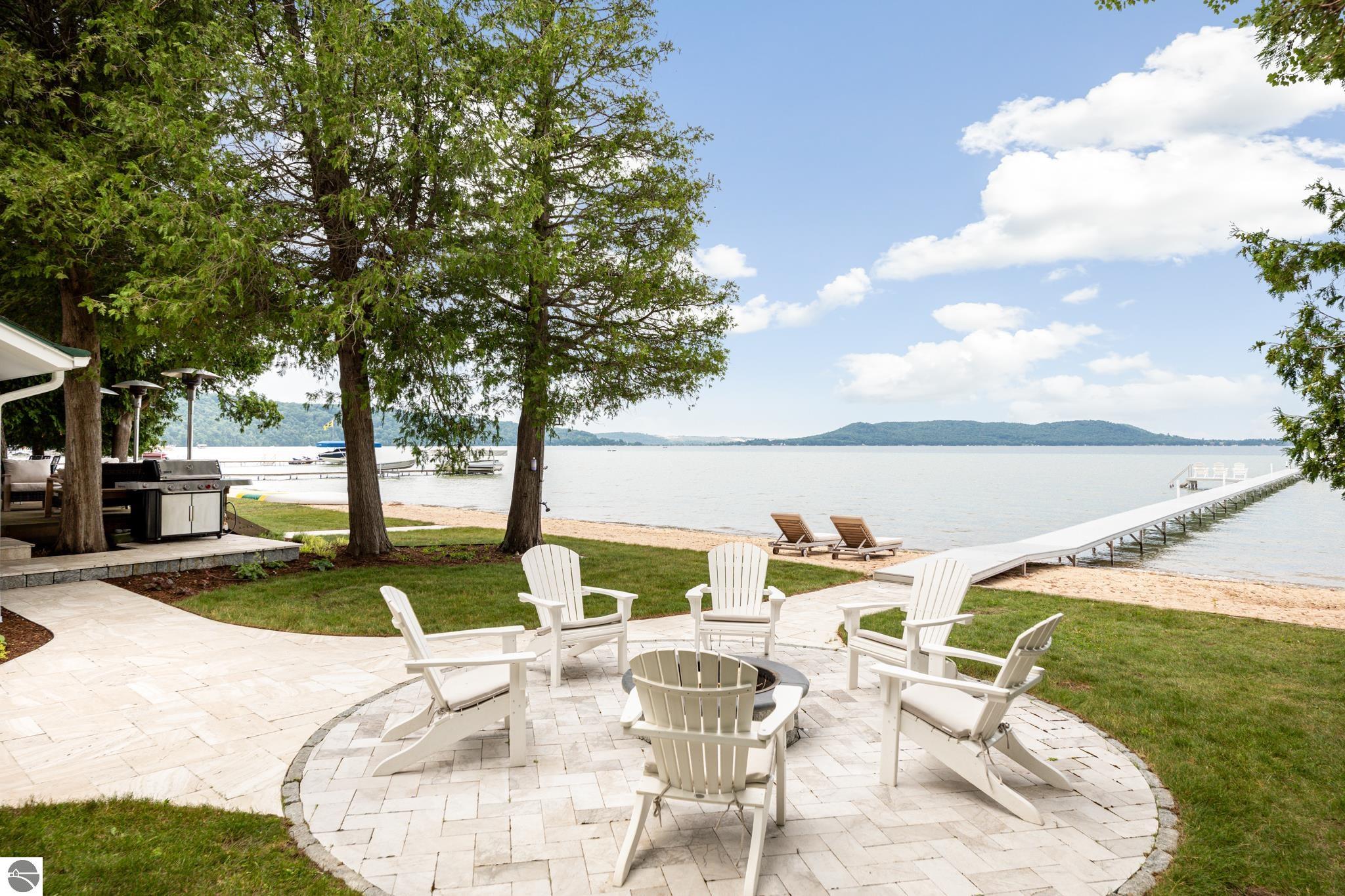 4902 W Whispering Pines Lane