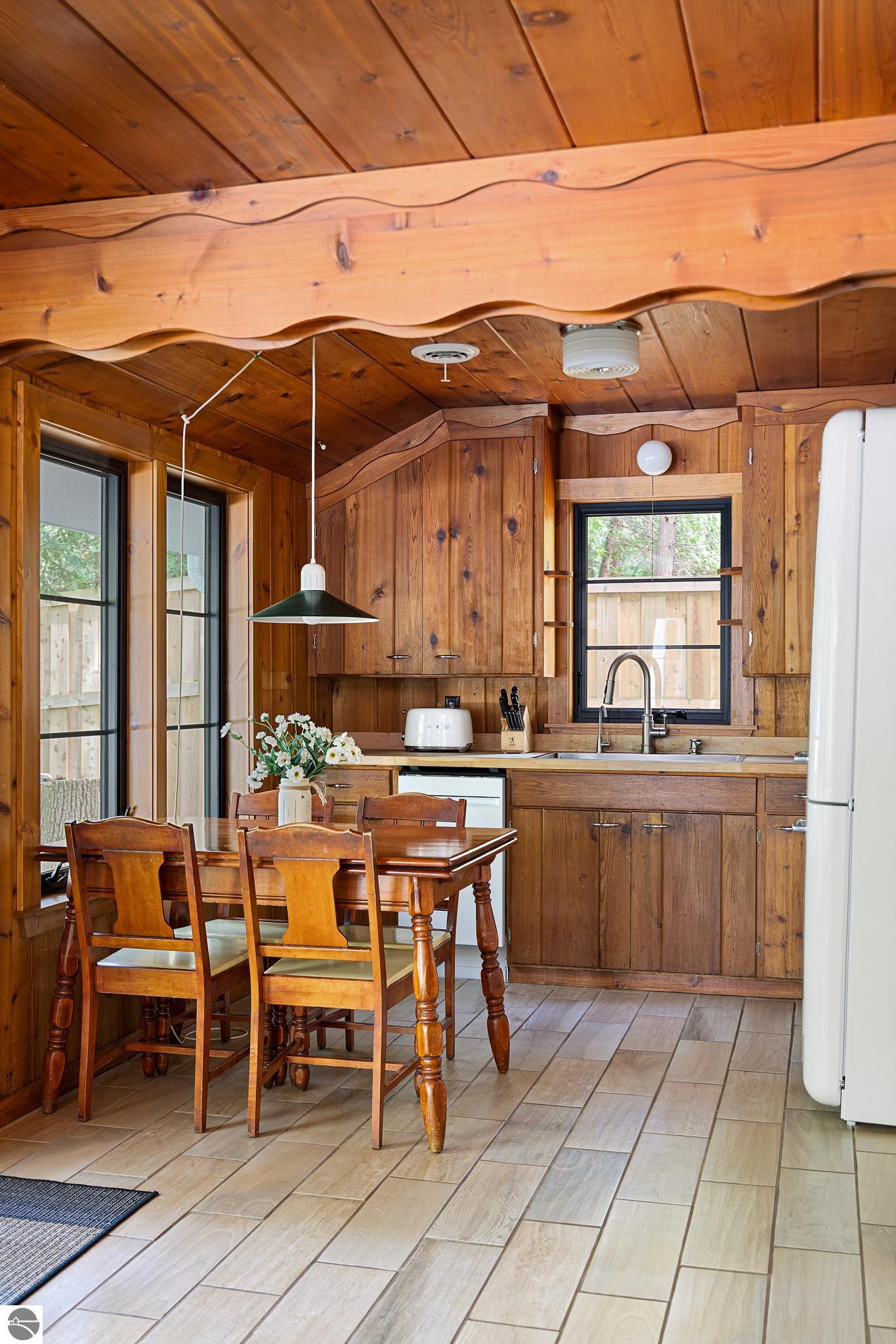 4902 W Whispering Pines Lane