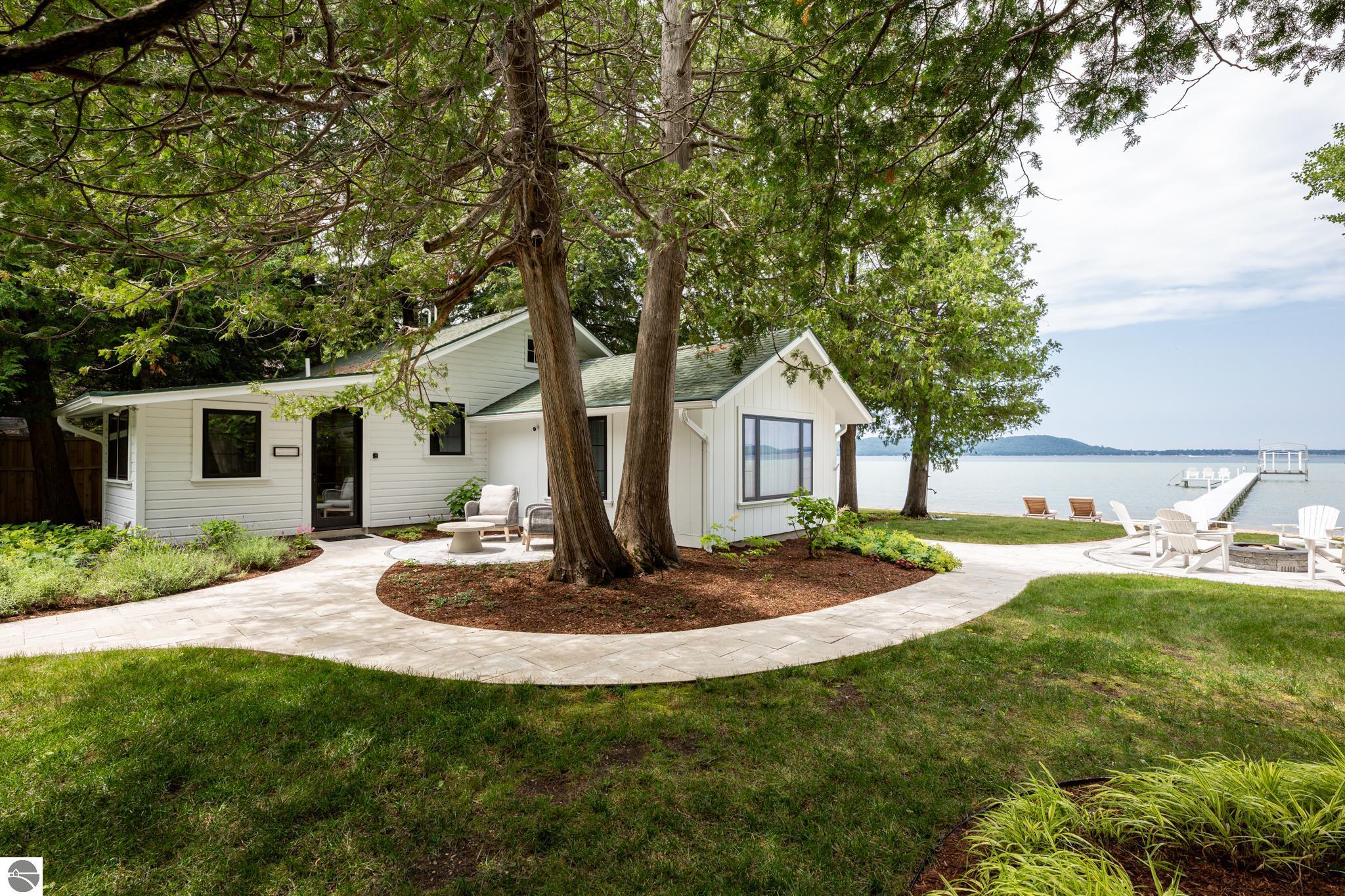 4902 W Whispering Pines Lane