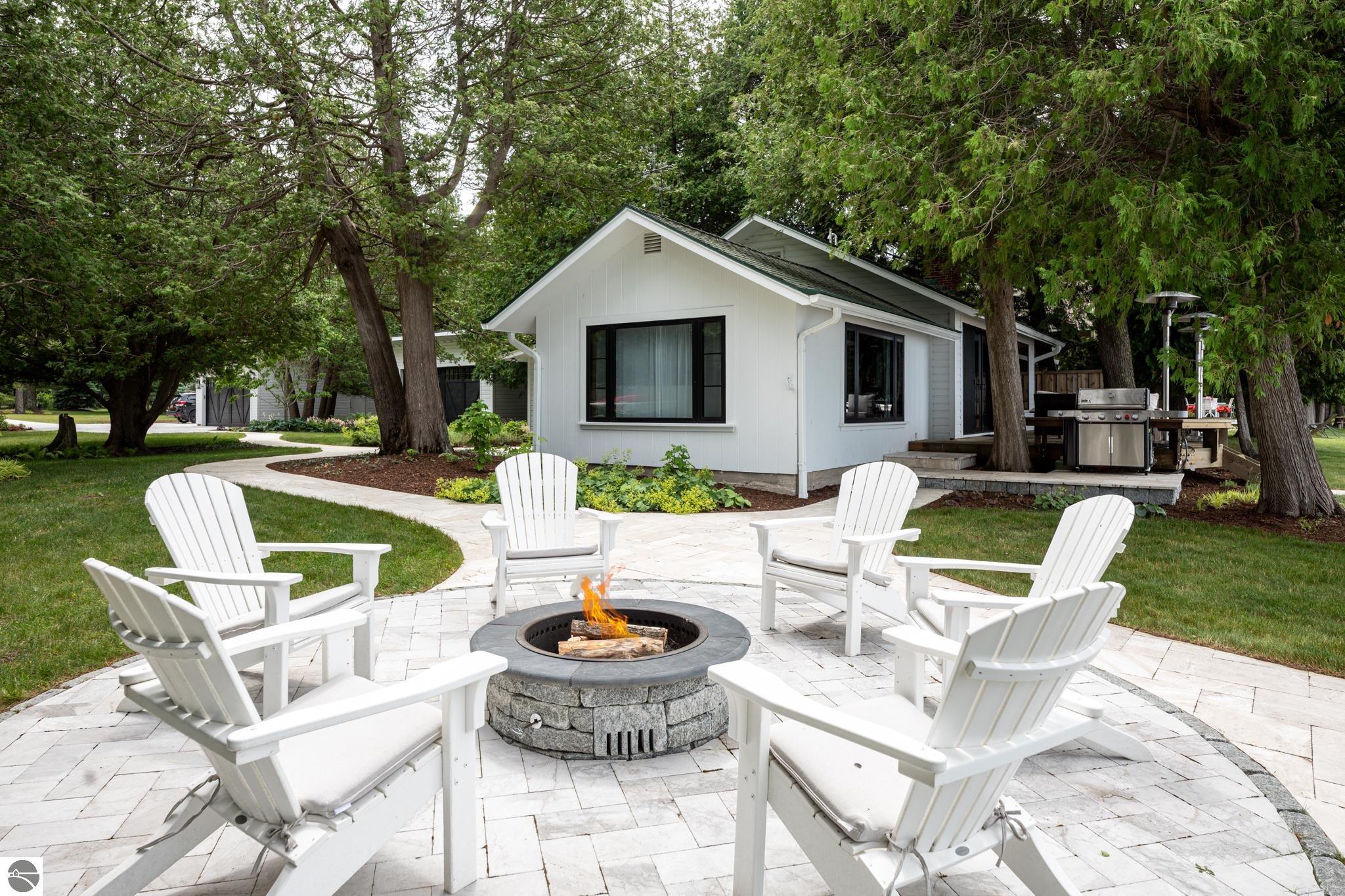 4902 W Whispering Pines Lane