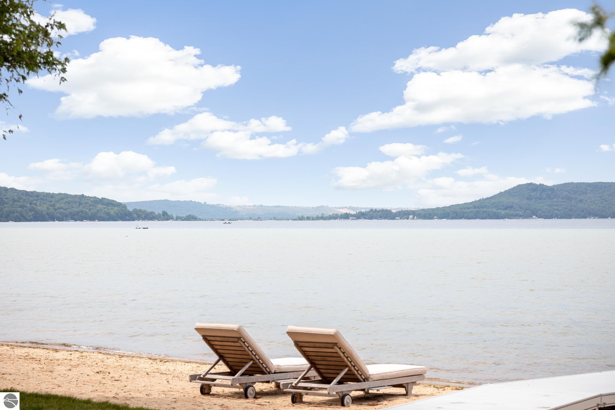 4902 W Whispering Pines Lane