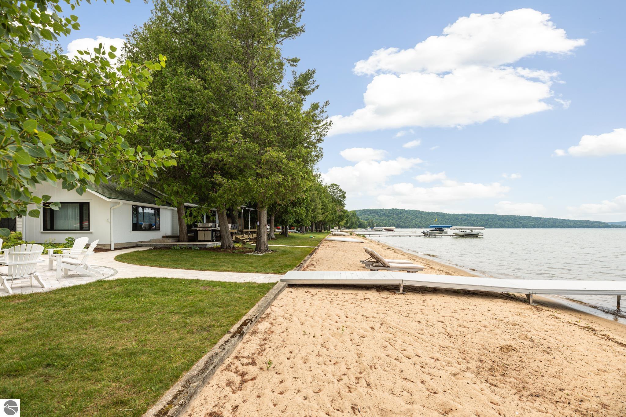 4902 W Whispering Pines Lane