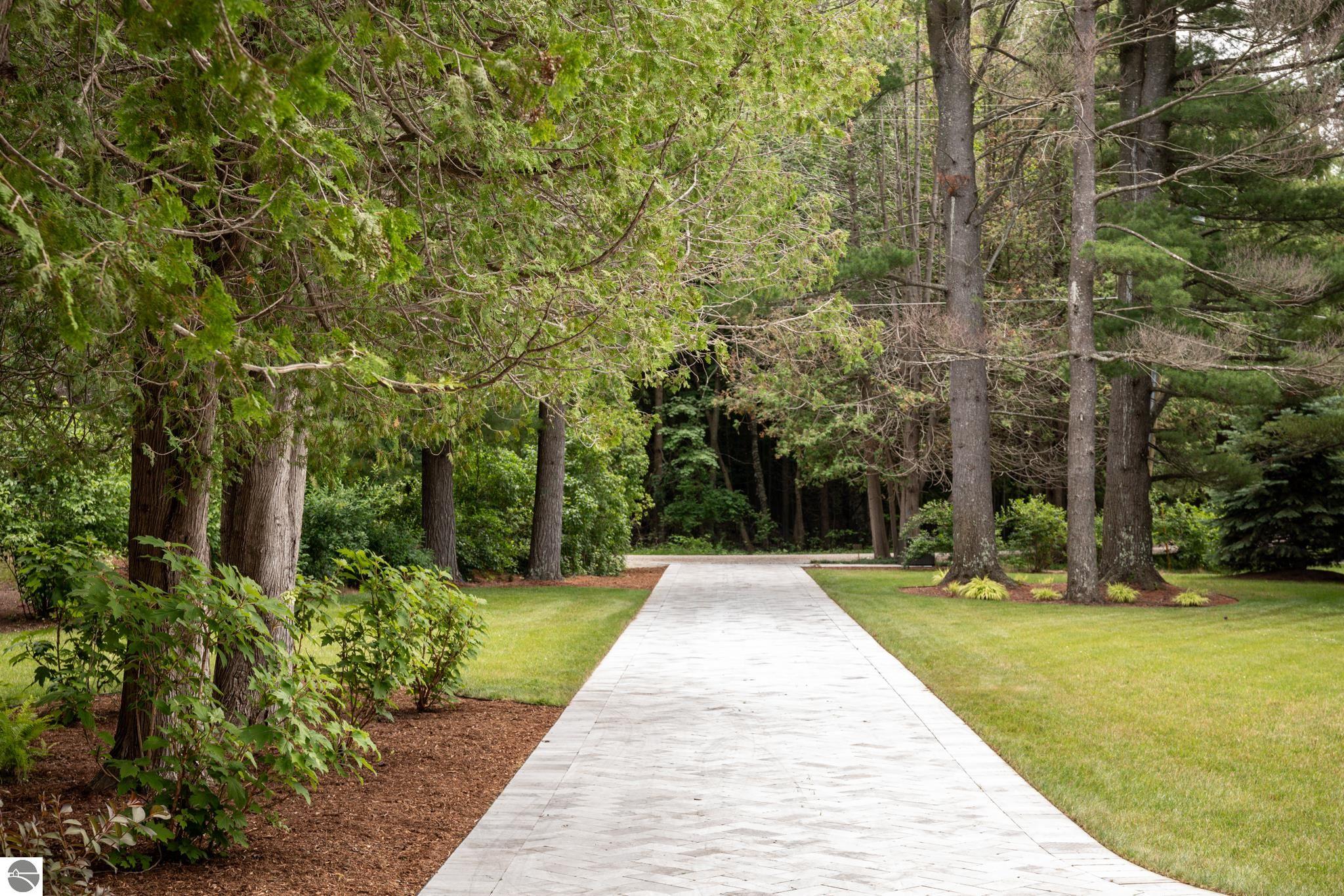 4902 W Whispering Pines Lane