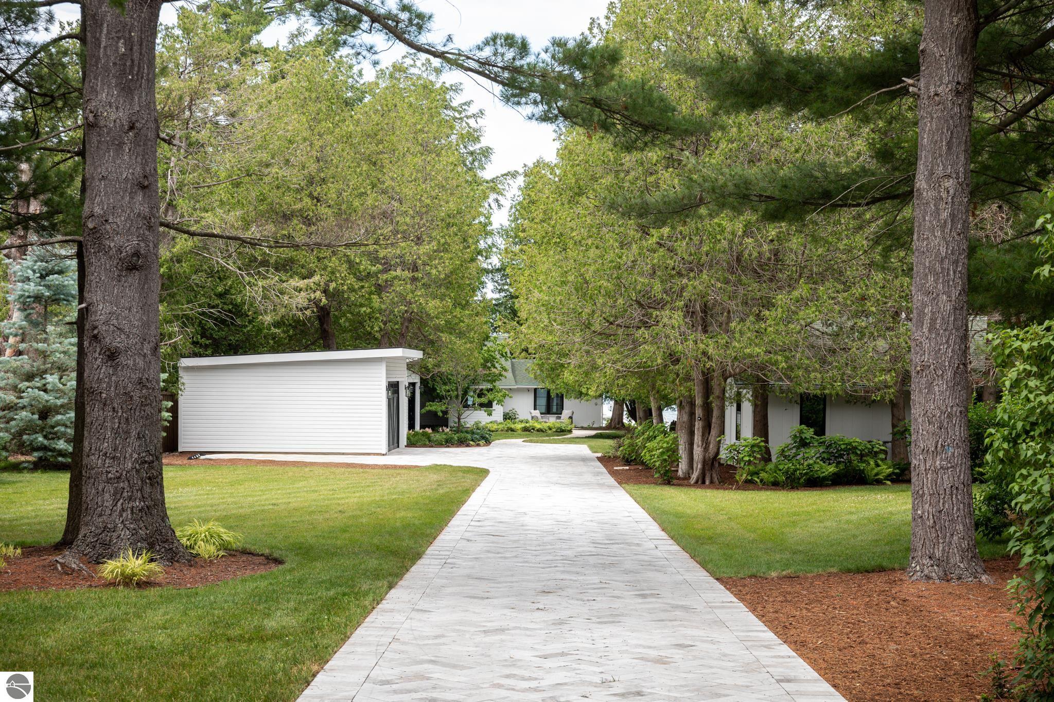 4902 W Whispering Pines Lane