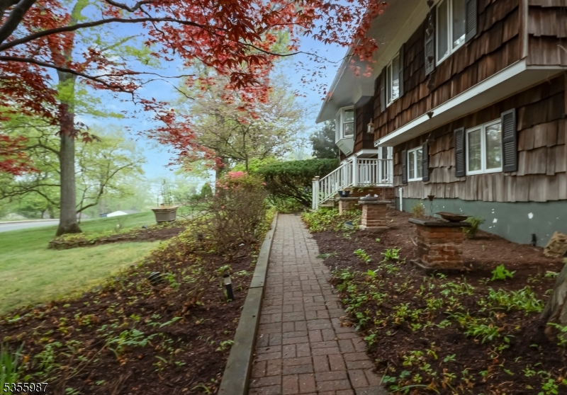 35 Kadel Dr