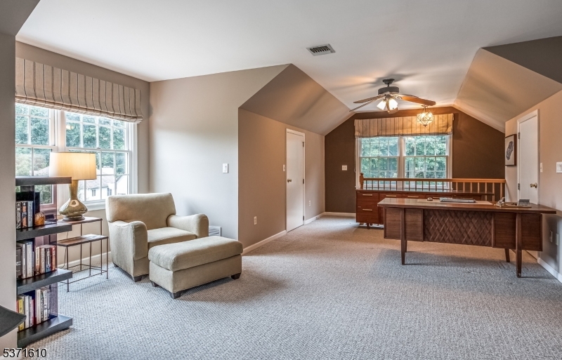 1 Applewood Ln