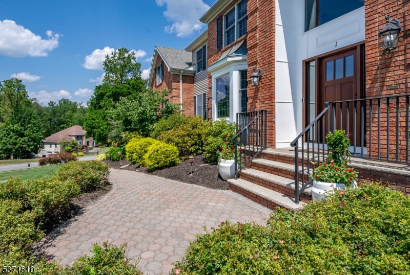 1 Applewood Ln