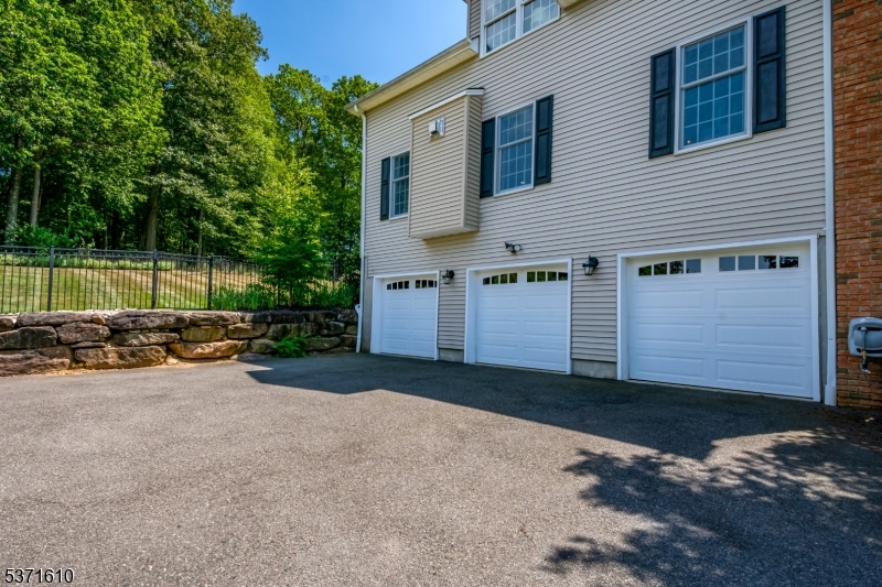1 Applewood Ln