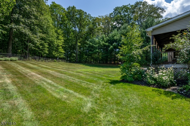 1 Applewood Ln