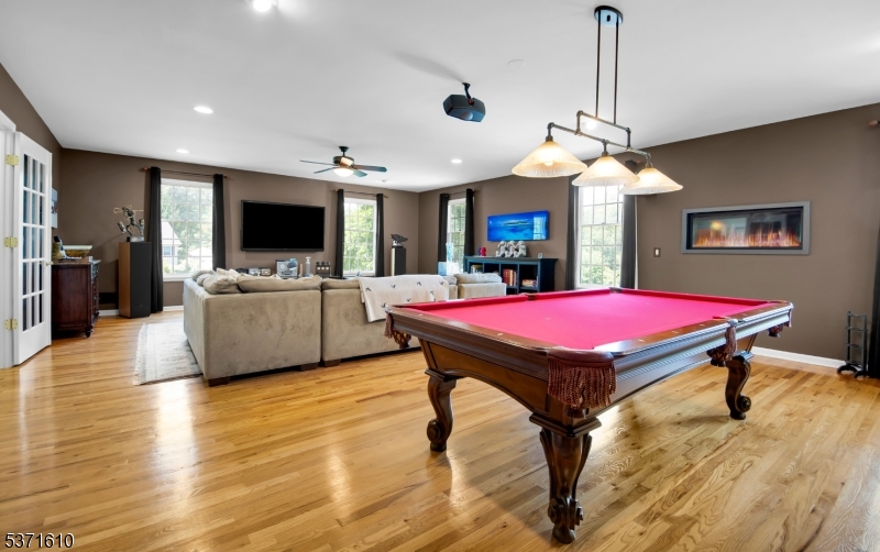 1 Applewood Ln