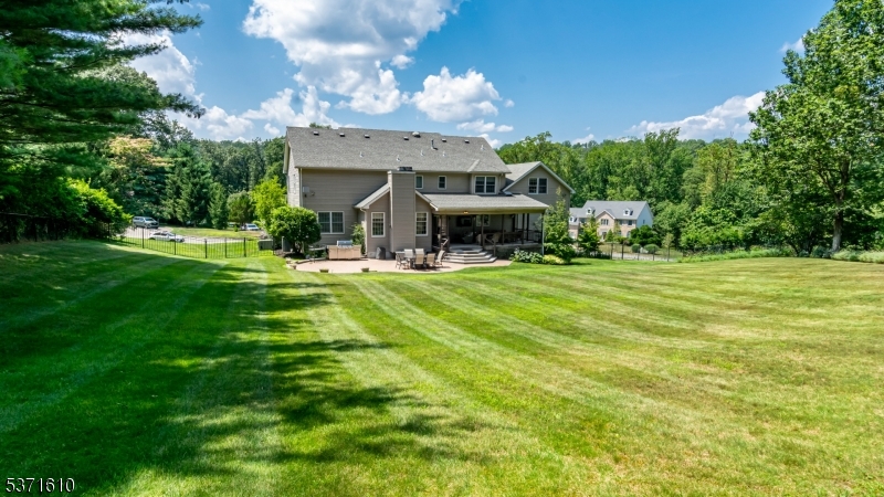 1 Applewood Ln