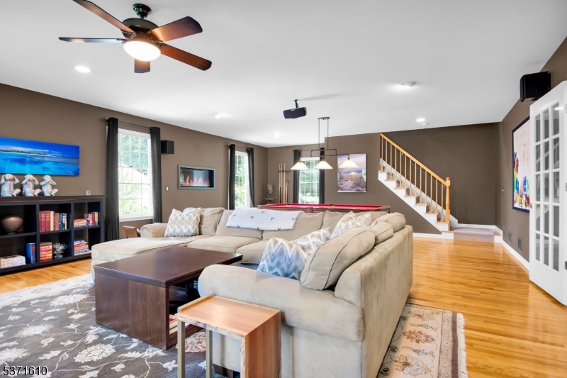 1 Applewood Ln