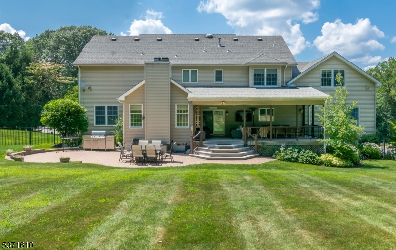1 Applewood Ln