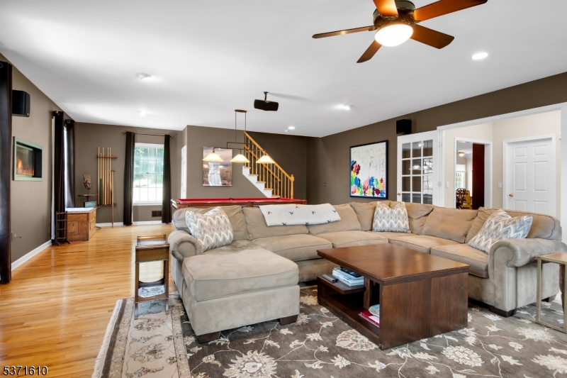 1 Applewood Ln