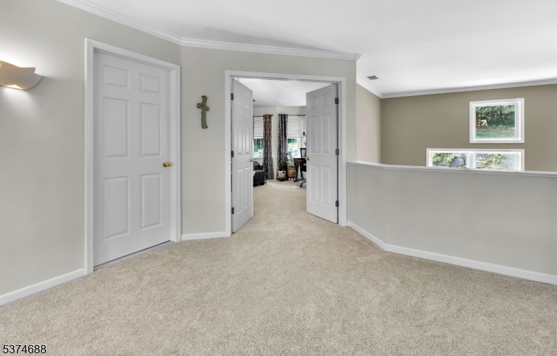 32 Castle Ct