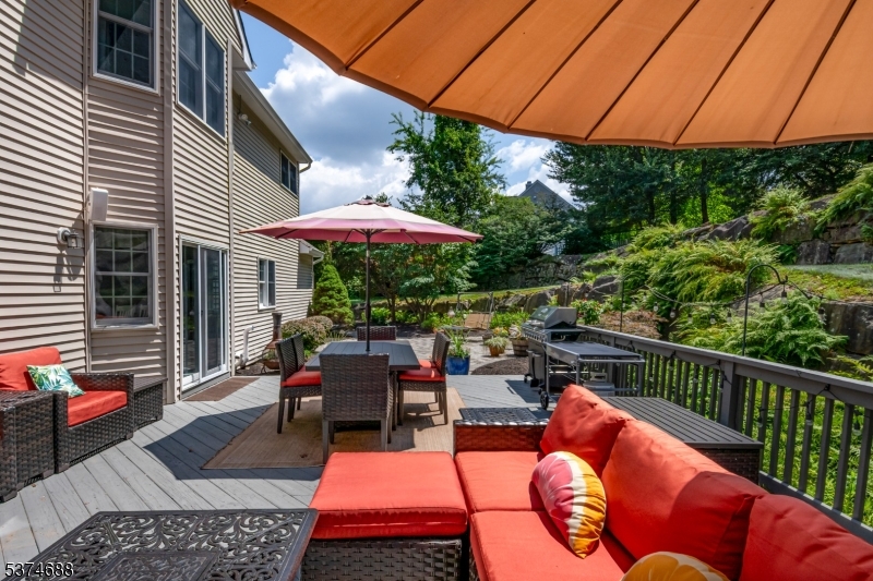 32 Castle Ct