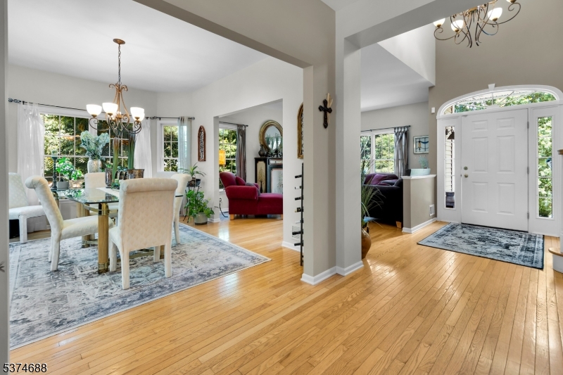 32 Castle Ct