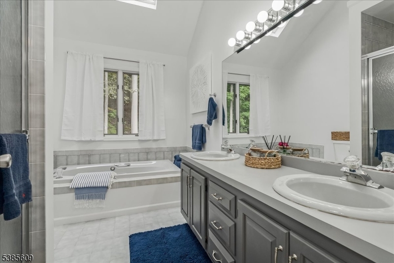1 Brentwood Ct