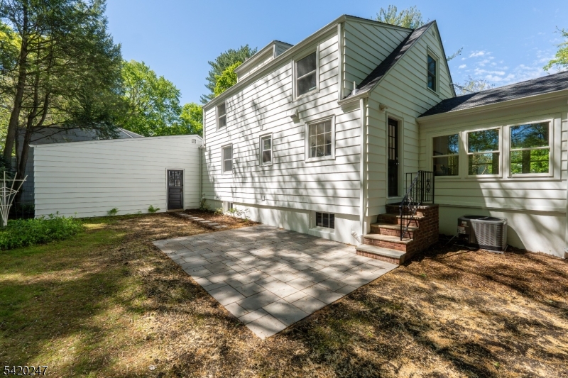 22 Harriet Dr
