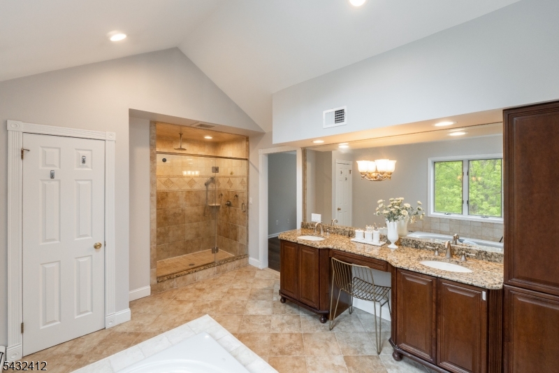 10 Golden Corner Way
