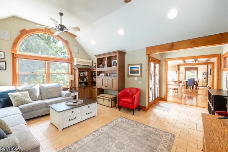 137 Reservoir Ave
