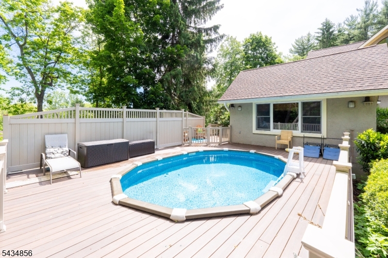 137 Reservoir Ave