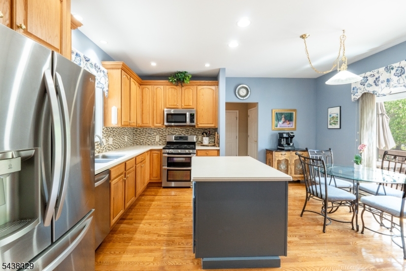 3 Troon Dr