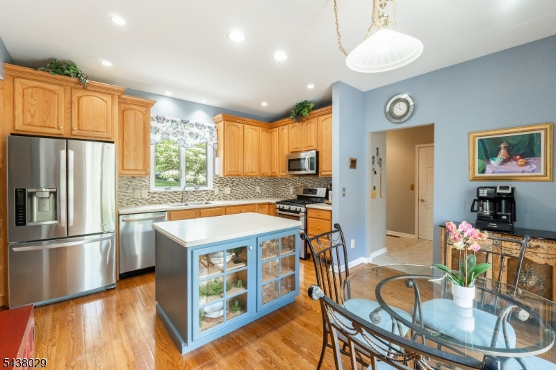 3 Troon Dr
