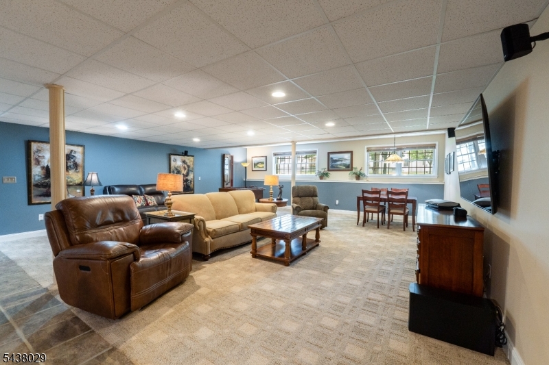 3 Troon Dr
