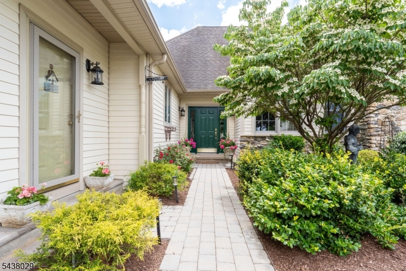 3 Troon Dr