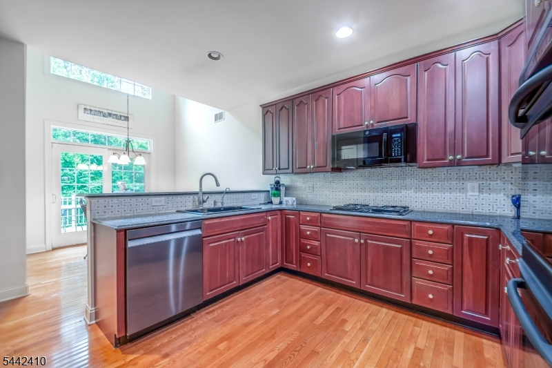 92 Mackenzie Ln