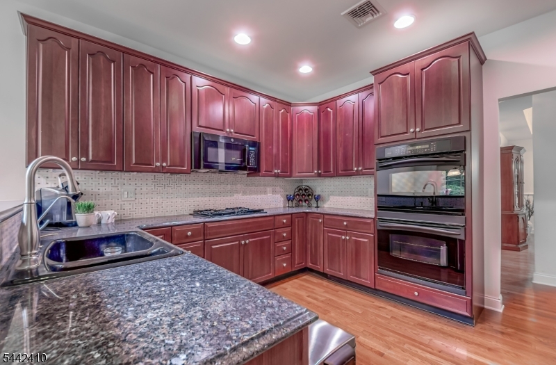 92 Mackenzie Ln