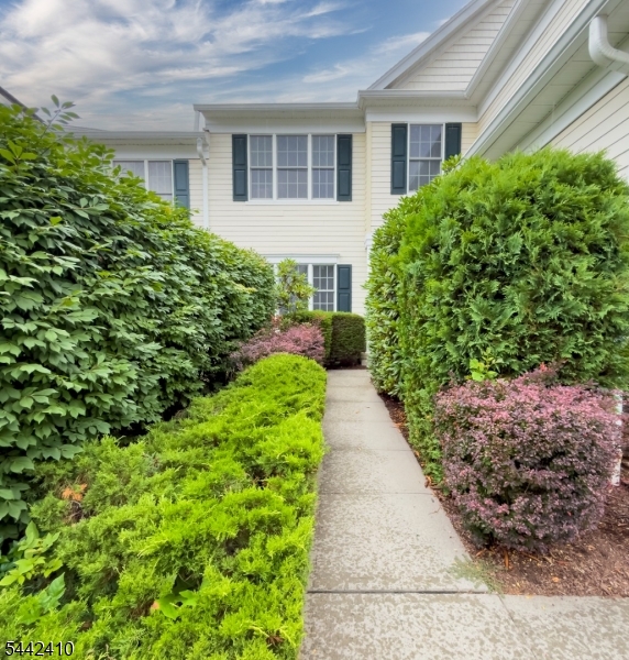 92 Mackenzie Ln