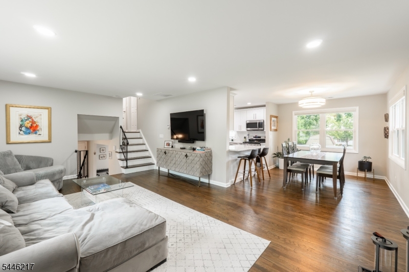 32 Headley Ave