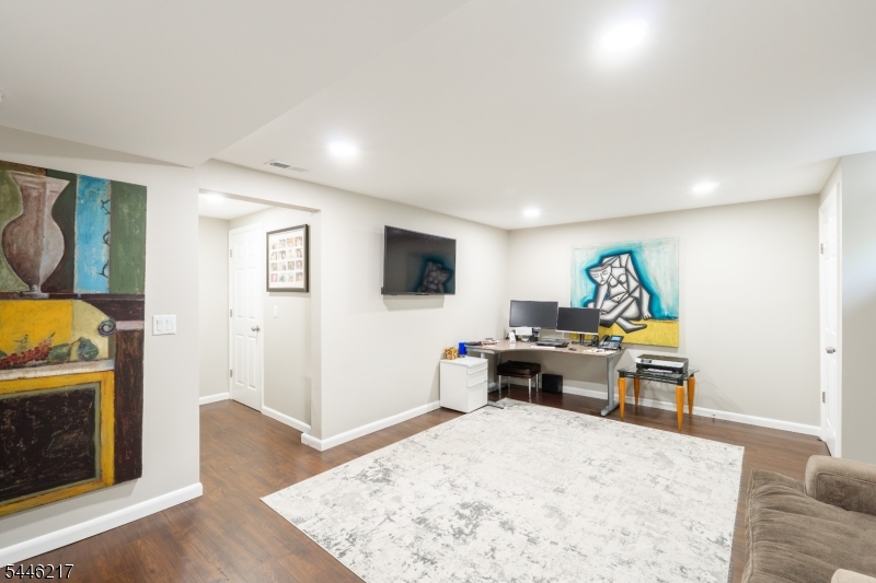 32 Headley Ave