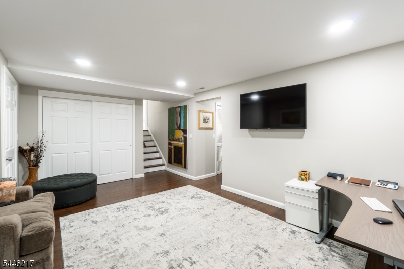 32 Headley Ave