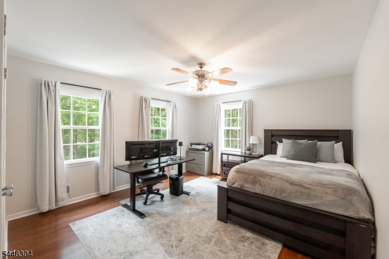 2 Hemlock Ln