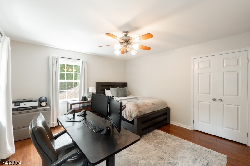 2 Hemlock Ln