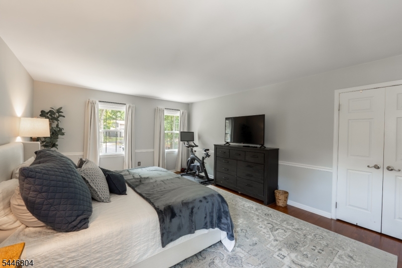 2 Hemlock Ln