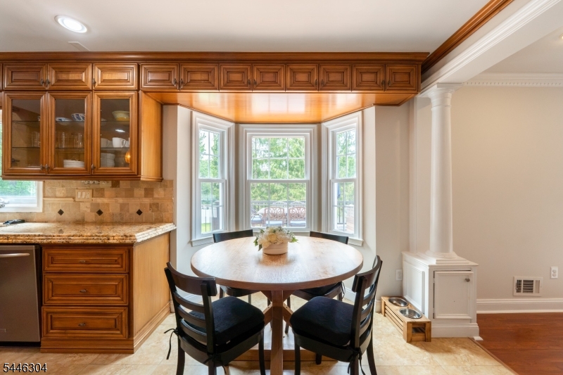 2 Hemlock Ln