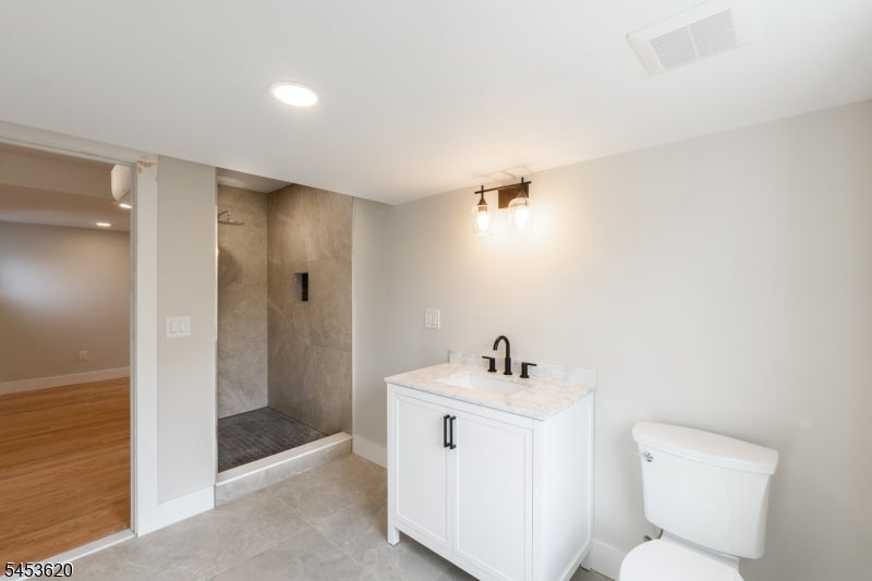30 E Main St