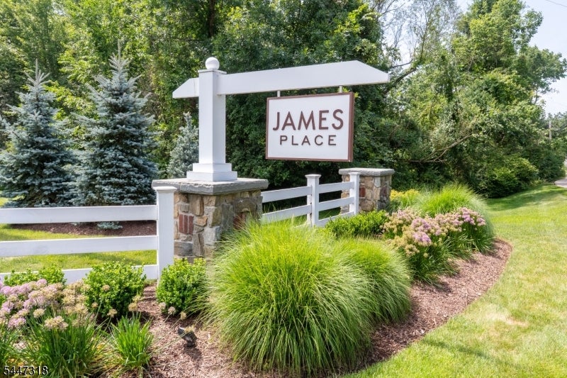 30 Whitney Farm Pl