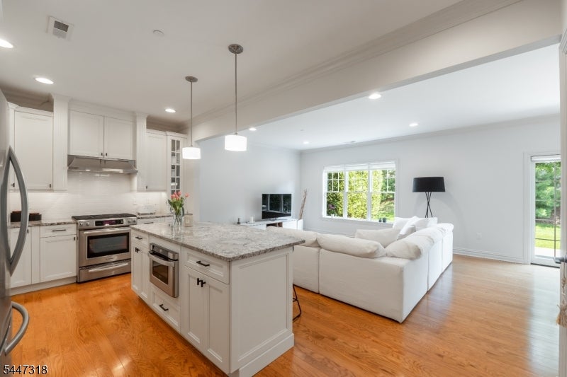 30 Whitney Farm Pl