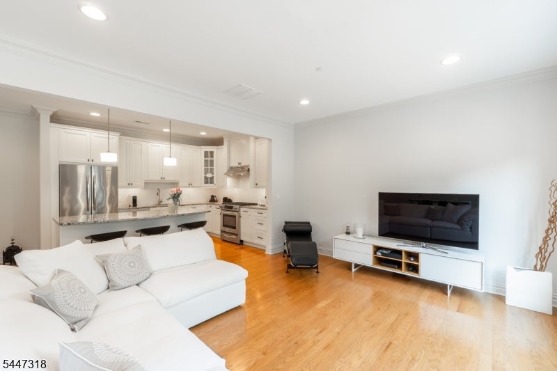 30 Whitney Farm Pl