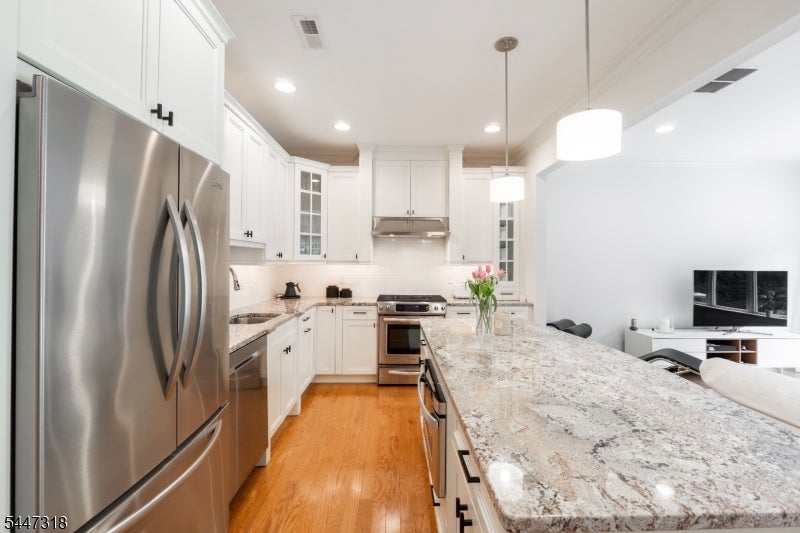 30 Whitney Farm Pl